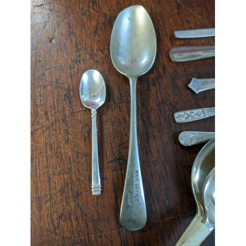 405 - A mixed lot of silver and silver plated cutlery to include a single Mappin & Webb coffee spoon 10.85... 