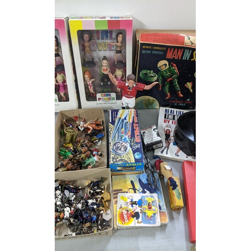 421 - Mixed boxed and loose toys to include a boxed Alps Man in Space figure, Battery operated Moon Rocket... 