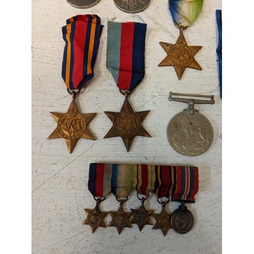 496 - WWI medal to include the Victory medal, Defence medal and the British Starr Lieut F.N. Tarr Pte F. R... 