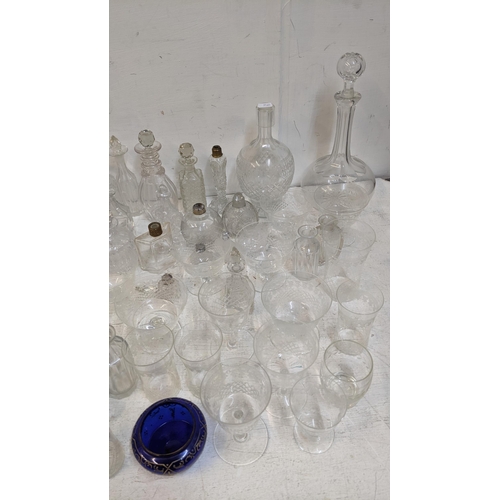 301 - Mixed early 20th century and later glassware to include a ring collared decanter, scent bottles and ... 