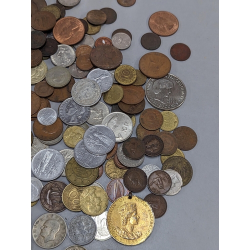 362 - Mixed coins - a group of world coins to include Malta, South Africa 1959 threepence, France, Turkey,... 