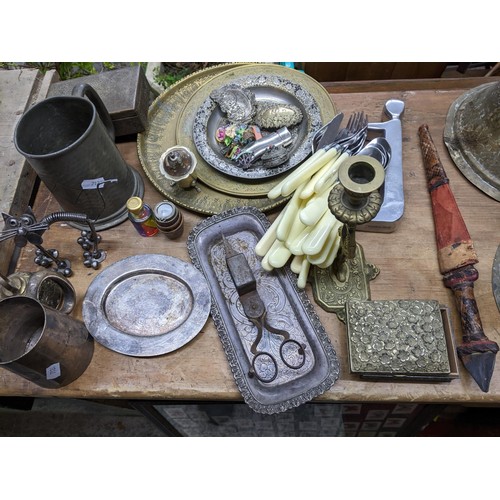 546 - Two Edward VII silver bridge ashtrays in the form of ace of clubs, Birmingham 1904, and a continenta... 