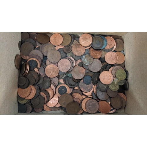 468 - Mixed coins to include Victorian and later British coins, half crowns, Shillings and others, togethe... 