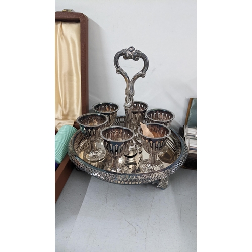 469 - A mixed lot to include a a silver plated egg coddler set, Masons, cloisonne vase and other items, Lo... 