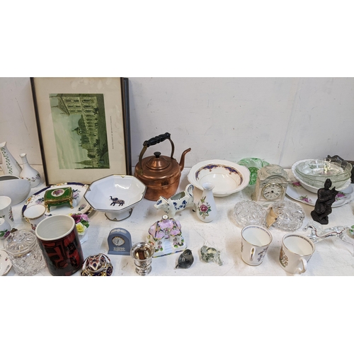 516 - Ceramics and glassware to include Royal Crown Derby paperweight fashioned as a frog, a Poole pottery... 