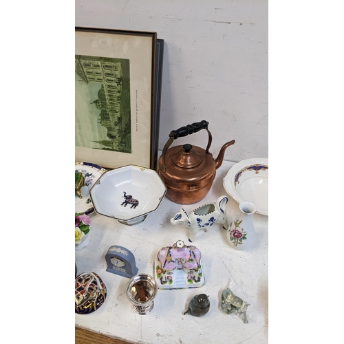 516 - Ceramics and glassware to include Royal Crown Derby paperweight fashioned as a frog, a Poole pottery... 