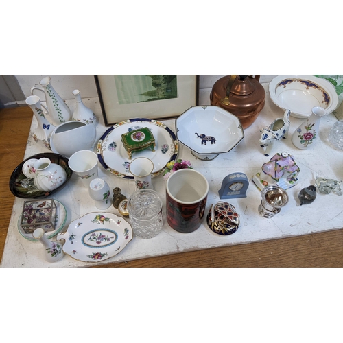 516 - Ceramics and glassware to include Royal Crown Derby paperweight fashioned as a frog, a Poole pottery... 