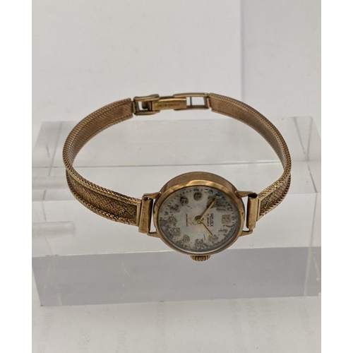 134 - A 9ct 20th century ladies 9ct gold manual wind wrist watch on a 9ct gold bracelet total weight 16g
L... 