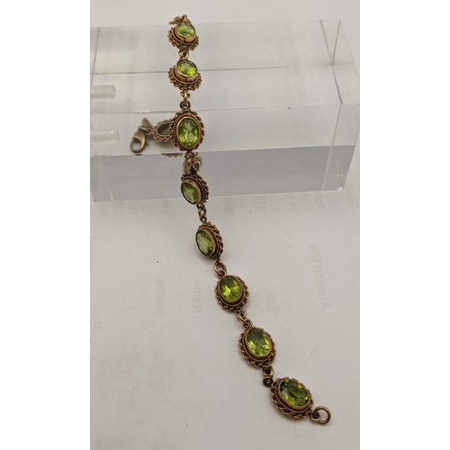 136 - A 9ct gold and peridot bracelet, total weight 10.1g
Location: CAB3