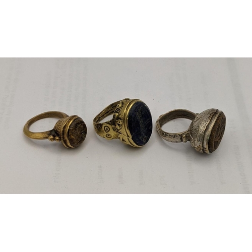 153 - Three Islamic rings set with carved stone seals
Location: CAB5