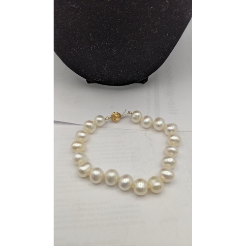 170 - Pearl necklace & bracelet 585 gold clasp
Location: CAB1