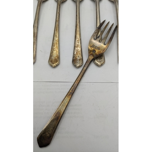 186 - A set of six pastry forks hallmarked Birmingham 1940, total weight 165.6g
Location: