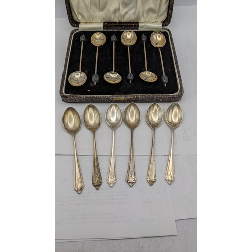 193 - A boxed set of six silver coffee spoons together with a set of six silver tea spoons, total weight 8... 