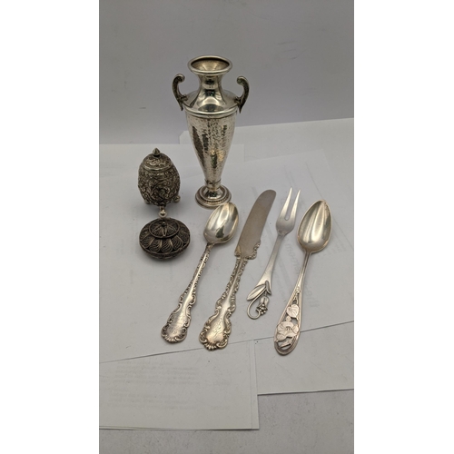 207 - American sterling silver compromising of an Art Nouveau teaspoon, an American Christening knife and ... 