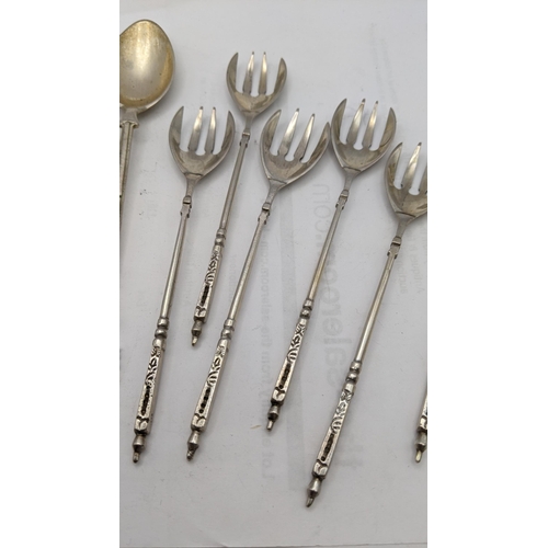 208 - Cypriot silver fruit spoons and forks 184g
Location: