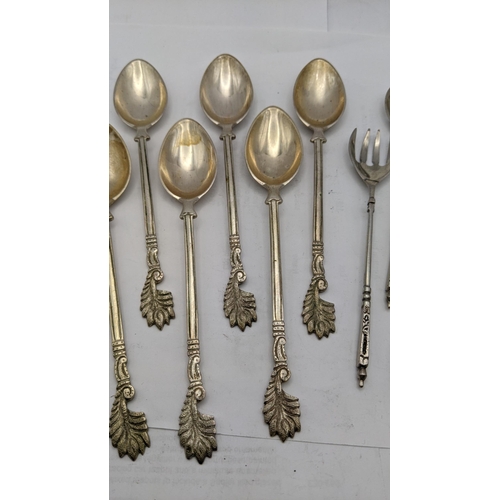 208 - Cypriot silver fruit spoons and forks 184g
Location: