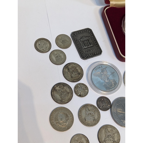 403 - Mixed coins - a collection of early 20th century British florins, shillings, sixpence and threepence... 