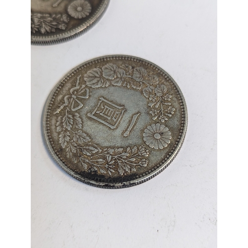 409 - Japan - Meiji (1867-1912) One Yen, large type (1874-1887), a group of three Dragon within bended cir... 