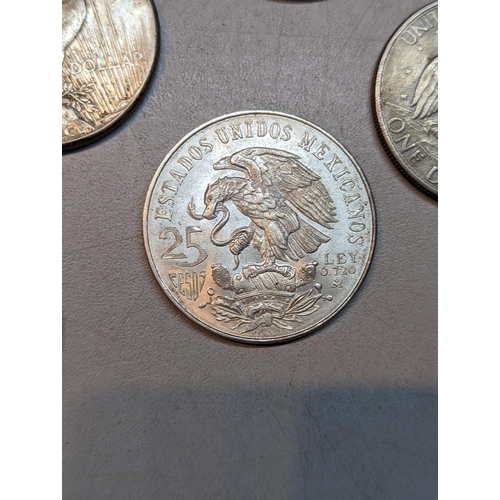 416 - United States of America- mixed coins to include a 1921 'Morgan' Dollar, 1923 'Peace' Dollar, 1971 e... 