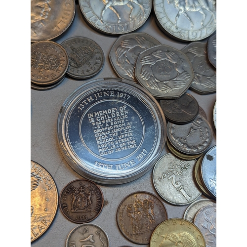 419 - Mixed coins - British and world coins to include a 1970 coinage proof set, commemorative Crowns, Vic... 