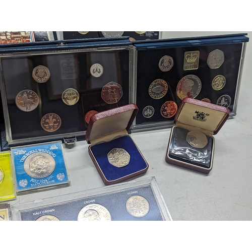 486 - Coinage of Great Britain and Northern Ireland, proof sets from 1970s/80s/90s and 2000, along with si... 