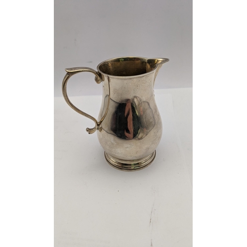 67 - A silver cream jug hallmarked London 1962, total weight 154.5g Location: