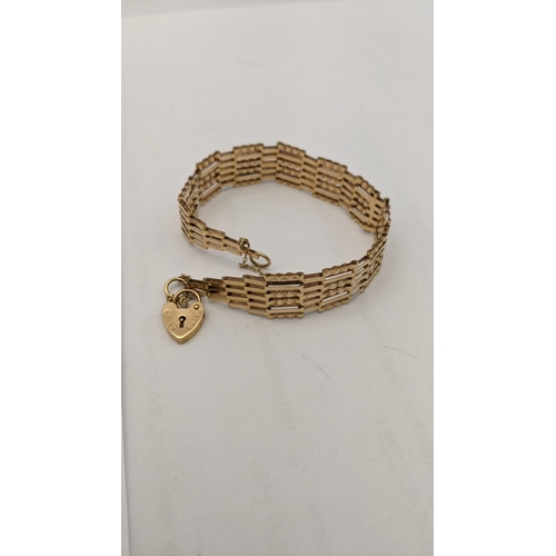 86 - A 9ct gold gate link bracelet having a heart shaped clasp, total weight 7.6g
Location: CAB1