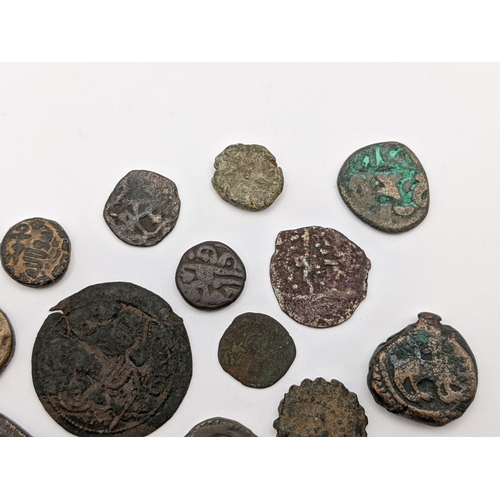 477 - A mixed collection of bronze and copper coins to include Rome / Byzantine examples, later Indian Sul... 