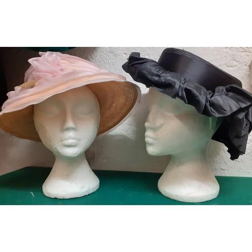 55 - A quantity of vintage hats to include 2 Philip Somerville formal hats, a mid 20th Century Chez Elle ... 