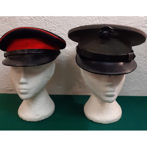 61 - A group of service hats to include a mid 20th Century British Military Army Officer's visor cap and ... 