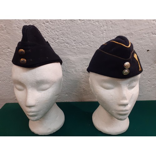 61 - A group of service hats to include a mid 20th Century British Military Army Officer's visor cap and ... 