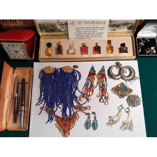 67 - A Fortnum and Masons hamper containing mixed jewellery to include silver and turquoise earrings and ... 