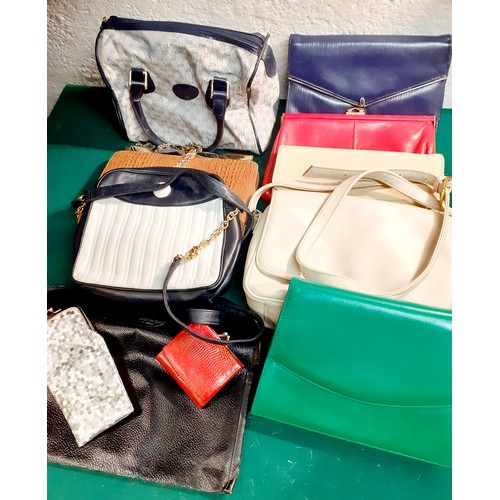 70 - A quantity of 20th Century bags to include a 1970's Jane Shilton cream snakeskin and leather shoulde... 