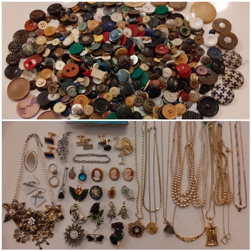 74 - A quantity of costume jewellery to include cameo brooches, cufflinks, a 1980's D'Orlan gold tone nec... 