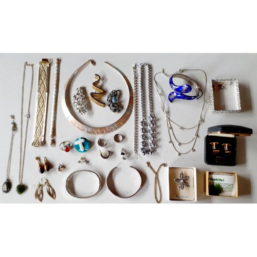 75 - A quantity of costume jewellery to include a Thai white metal and blue enamelled bangle in the form ... 