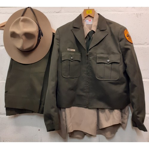 82 - An American State Park Ranger uniform with Stratton brown felt State of California hat, size 7¼ toge... 