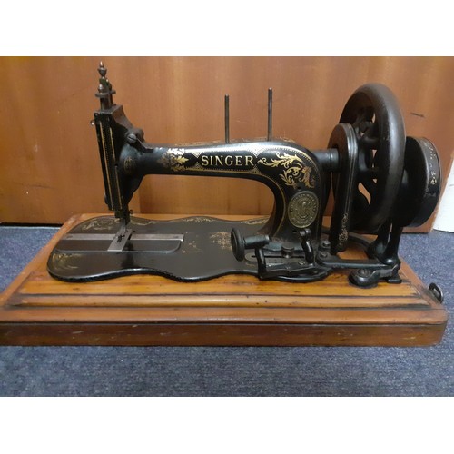 175 - Two vintage Singer sewing machines comprising a 1908 model in an oak case serial no:V125208 and a 19... 