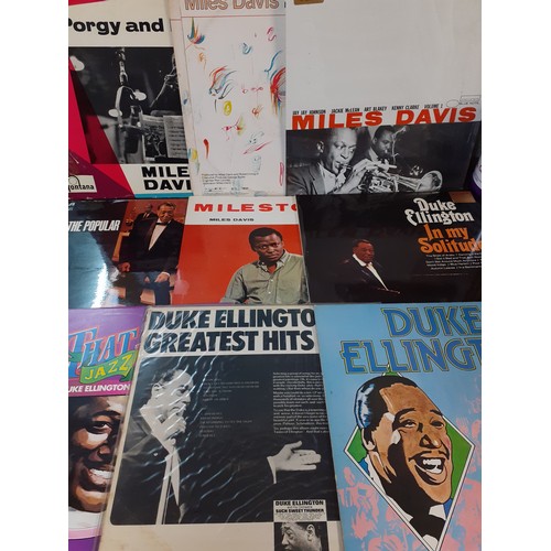 115 - A quantity of 33x early 1930's-1960's Jazz and Swing LP's comprising the American artists Miles Davi... 