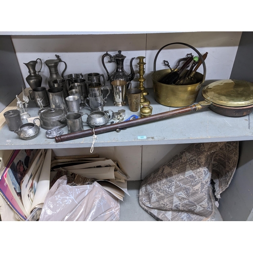 191 - A mixed lot of metalware to include pewter mugs and two Buckingham Pewter military figures, 19th cen... 