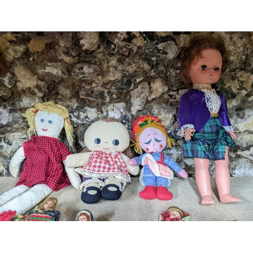 279 - A group of 1960s and later dolls to include a 1968 Ideal Toys Corp Crissy doll wearing period clothe... 