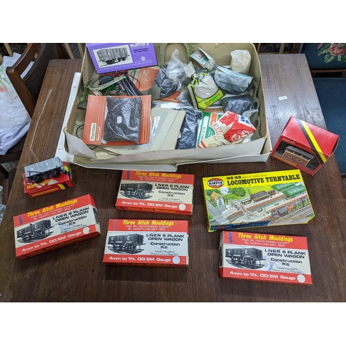 280 - A group of toys, and other items to include a vintage Escalado games, a Louis Marx Corp. tin plate c... 