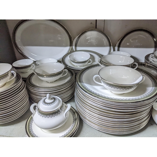 290 - A Royal Doulton Braemar part dinner service H5035 comprising approx. 157 pieces Location:G