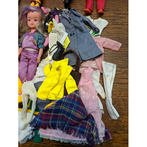 139 - Six 1980's Sindy dolls stamped 033055X to the rear of the neck wearing clothing and footwear togethe... 