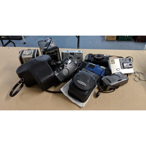 149 - Photographic cameras and accessories to include an Olympus Trip 35, a Fujica ST 605N, a Canon AF35M ... 