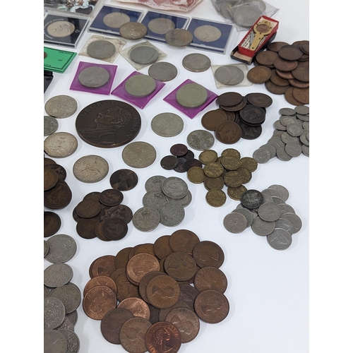 211 - British coins - A collection of Victorian and later coins to include pennies, post 1947 and Elizabet... 