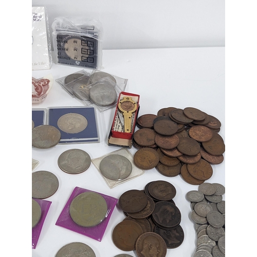 211 - British coins - A collection of Victorian and later coins to include pennies, post 1947 and Elizabet... 