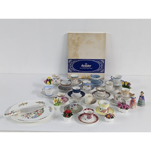 231 - Mixed china to include a collection of tea cups and saucers, Royal Copenhagen, Wedgwood, Royal Worce... 