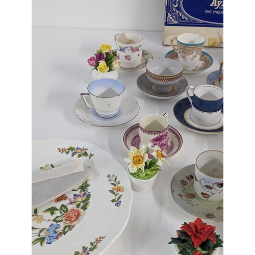 231 - Mixed china to include a collection of tea cups and saucers, Royal Copenhagen, Wedgwood, Royal Worce... 