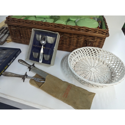 232 - A mixed lot to include a Coracle picnic set with wicker basket along with kitchen knives, stainless ... 