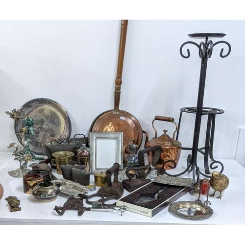 260 - A mixed lot to include mixed metal wear to include a pewter picture frame, a copper kettle, silver p... 